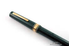 Load image into Gallery viewer, Close up to the fountain pen with the cap on.