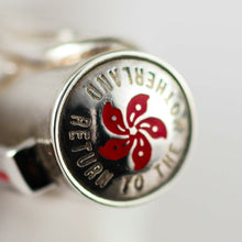 Load image into Gallery viewer, Close up to the cap top of the pen. It features a red, and engraved text: RETURN TO THE MOTHERLAND.