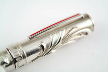 Load image into Gallery viewer, Close up to the cap clip.