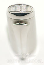 Load image into Gallery viewer, Close up to the top of the pen.