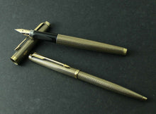 Load image into Gallery viewer, Parker Vintage 75 Flattop Vermeil Cisele Fountain Pen & Ballpoint Set