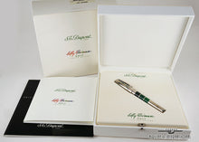 Load image into Gallery viewer, The fountain pen arranged with the presentation box, outer box and booklets.