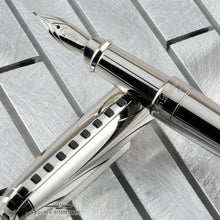 Load image into Gallery viewer, Close up to the fountain pen nib and cap.