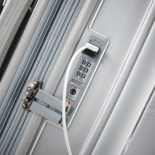 Load image into Gallery viewer, TSA Lock Close-up, USB Compatibility