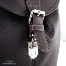 Load image into Gallery viewer, Close up to the Flap buckle closure