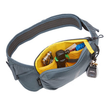 Load image into Gallery viewer, Interior view showing a set of accessories organized in the pockets.