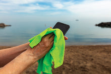 Load image into Gallery viewer, TRAVELON ANTIMICROBIAL ON-THE-GO CLOTHS, PHONE CLEANING