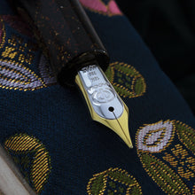 Load image into Gallery viewer, Nib Close up.