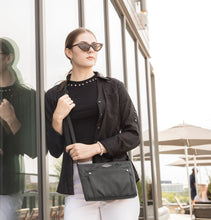 Load image into Gallery viewer, Travelon Parkview Small Crossbody with Model