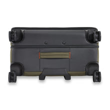 Load image into Gallery viewer, Briggs & Riley ZDX Large Expandable Luggage - Hunter Green
Image of bottom panel of ZDX Large Expandable Spinner Luggage, showing spinner wheels and quick grab handle to help you take this suitcase off the baggage conveyer belt. 
	Height	Width	Depth	Weight
US	 29"	         20"	         12"	        11.4 lbs.
EU	73.7 cm	 50.8 cm	 30.5 cm	5.2 kg