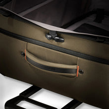 Load image into Gallery viewer, Briggs & Riley ZDX Large Expandable Spinner Luggage - Hunter Green
Image of SmartLink™ strap transports two or more bags as one.
	Height	Width	Depth	Weight
US	 29"	         20"	         12"	        11.4 lbs.
EU	73.7 cm	 50.8 cm	 30.5 cm	5.2 kg