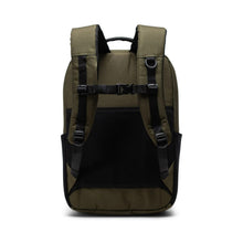Load image into Gallery viewer, Back panel view of the ivy green kaslo backpack with the sternum strap attached.
