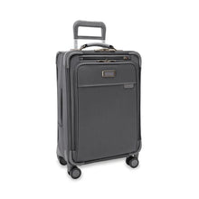 Load image into Gallery viewer, Briggs &amp; Riley Baseline Essential Carry-On Spinner - Limited Steel Gray

Angled front view

Height	Width	Depth	Weight
US	22 in.	14 in.	9 in.	10 lbs.
EU	55.9 cm	35.6 cm	22.9 cm	4.6 kg
