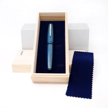 Load image into Gallery viewer, DANITRIO Roiro-Migaki "Takumi" Fountain Pen - Blue
