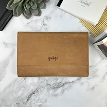Load image into Gallery viewer, Girologio 12 Penfolio Clutch
