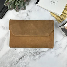 Load image into Gallery viewer, Girologio 12 Penfolio Clutch
