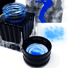 Load image into Gallery viewer, Close up to the ink bottle, ink cap, box and color sample. 
