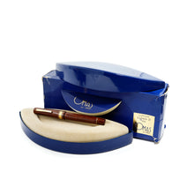 Load image into Gallery viewer, the fountain pen arranged with the presentation box and outer box. 
