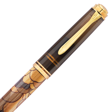 Load image into Gallery viewer, Pen cap close-up depicting the gold Pelikan clip on a white background
