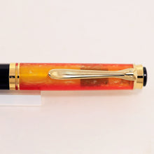 Load image into Gallery viewer, Close up of the pelikan clip
