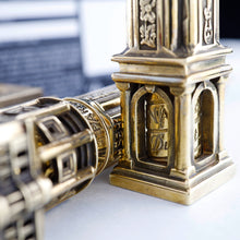 Load image into Gallery viewer, close up to the pen&#39;s top and bottom portions arranged on a white background. 
