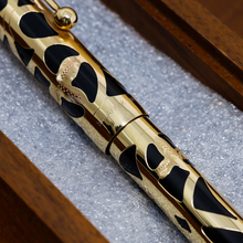 Load image into Gallery viewer, Vintage Sheaffer Nostalgia Solid 14k Gold Overlay Fountain Pen - Cir.1970 (USA)
