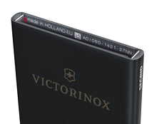 Load image into Gallery viewer, Angled close up to the top compartment. The printed text in the panel reads: made in HOLLAND-EU, a QR code, AD | 060 - 1421 - 27 NN
