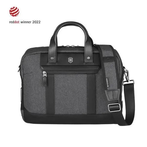 Front panel view of the suitcase with text: Reddot winner 2022. 