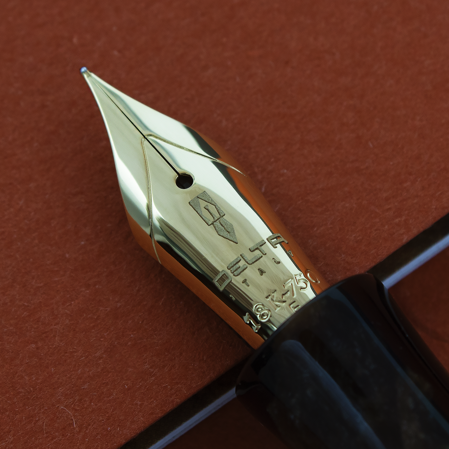 Delta 39+1 Anniversary Fountain Pen 18K Nib | Airline