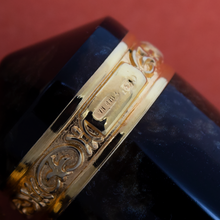 Load image into Gallery viewer, Close up to the engraved hallmarks on the top cap band. 
