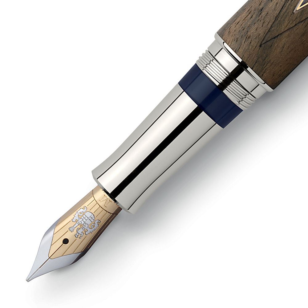 Graf von Faber-Castell - Pen of the Year 2010 - Nib Close UP