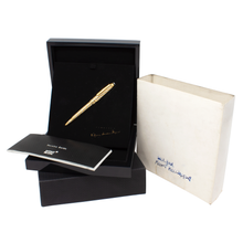 Load image into Gallery viewer, Montblanc Meisterstuck Chevron Solitaire Solid Gold Fountain Pen - Mozart Size
