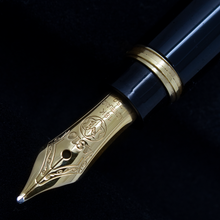 Load image into Gallery viewer, Montblanc Meisterstuck Chevron Solitaire Solid Gold Fountain Pen - Mozart Size
