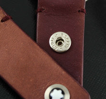 Load image into Gallery viewer, Close up to the closing button in the key fob.
