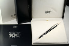 Load image into Gallery viewer, The fountain pen arrange din the presentation box with the outer packaging and booklet. 
