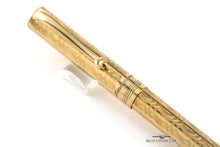 Load image into Gallery viewer, Close up to the clip and engraved Montegrappa logo.

