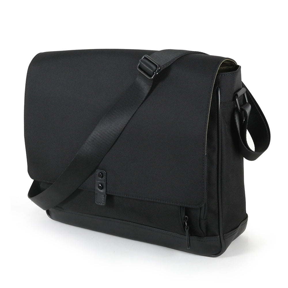 Michael Kors Kent Lightweight Nylon Large Messenger Bag | Accessories |  Shop The Exchange