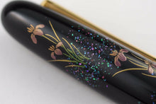 Load image into Gallery viewer, Close up to the flower art sprinkled with abalone shell on the cap.
