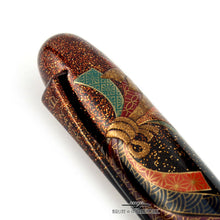 Load image into Gallery viewer, Namiki Yukari Royale Tabane-noshi Maki-e Fountain Pen Cap Close-Up
