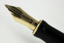 Load image into Gallery viewer, Parker Duofold Burgundy Special Edition Ballpoint &amp; Fountain Pen - Matching Set!

