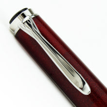 Load image into Gallery viewer, Close up to the Pelican-face shaped cap clip
