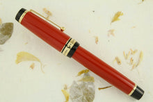 Load image into Gallery viewer, Side view of the fountain pen with the cap on. 

