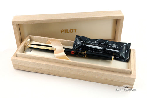 Pilot Vintage Nippon Art Flower Hiramaki-e Fountain Pen with Presentation Box