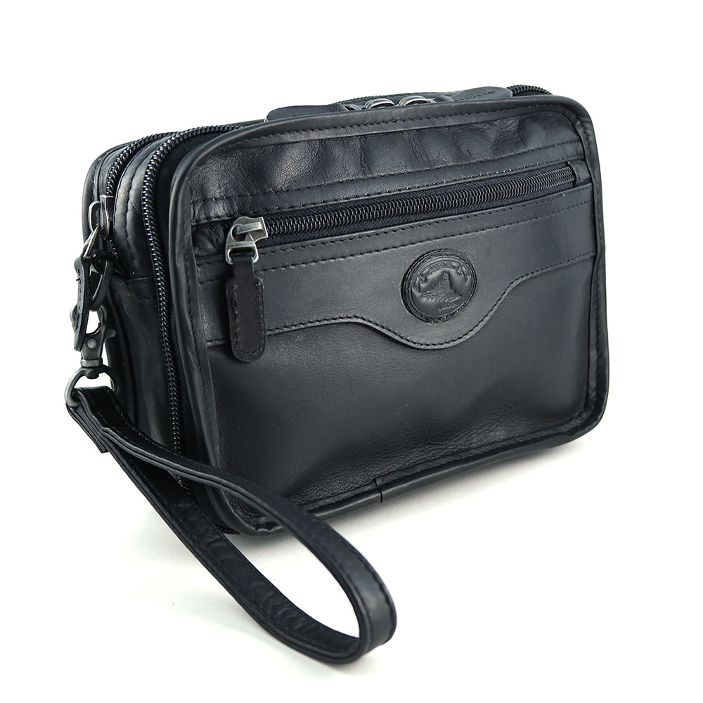 Angled front panel view of the Santa Fe black leather bag. 